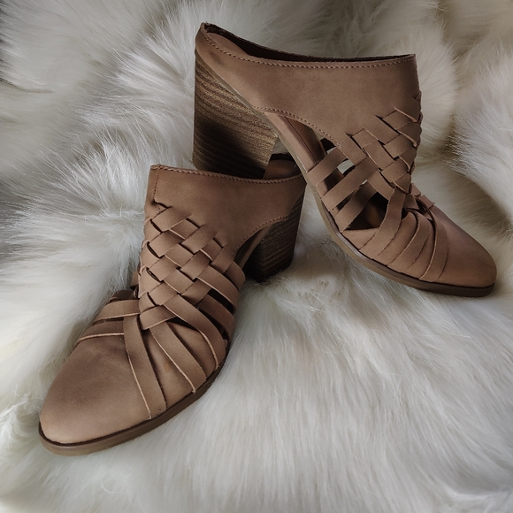 Universal Thread Aiden Huarache Heeled Mules - Picture 9 of 12